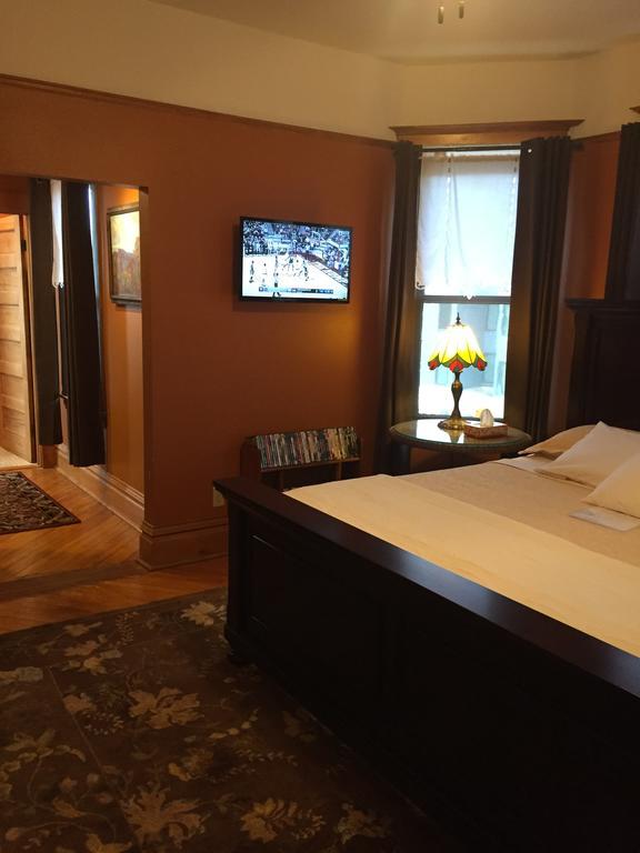 Burford House Suites Iowa City Ngoại thất bức ảnh